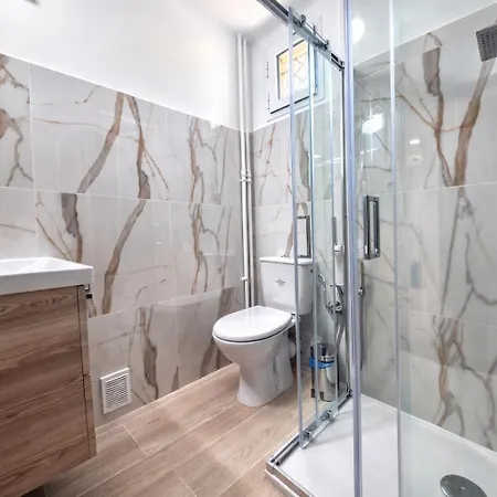 Rénové 3 Chambres, 8 Pers, à 50 M