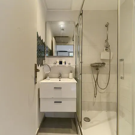 Appartement Promenade Des Anglais-2 Mins Walk To Beach- Charming Duplex -air Conditioning Wi-fi Nice