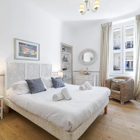 Wide & 3 Bdr - Ac & Balcony Apartment