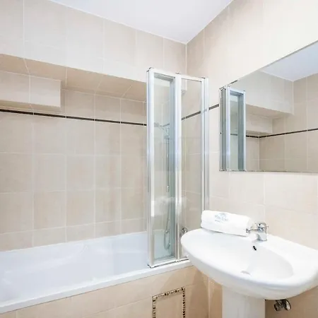 2 Bedroom In The Center Of Old Town Apartment
