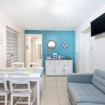 2 Bedroom In The Center Of Old Town Apartment *