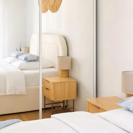 Luxury Beachfront 2br Promenade Des Apartment Nice