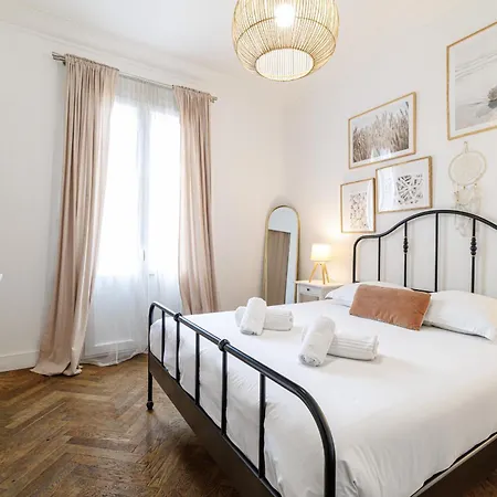 Large 2 Bdr Center Close To Train Station Nice