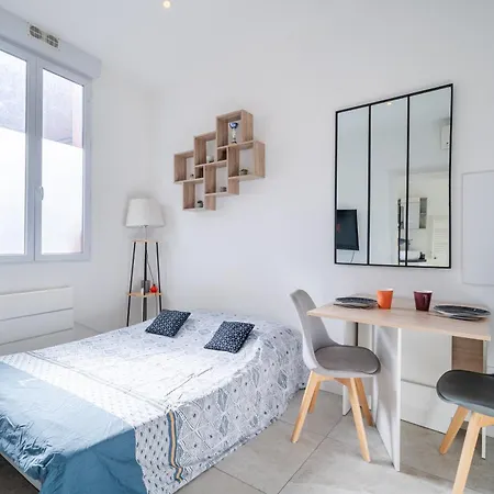 Cosy - Est Apartment *