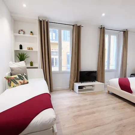Ref 123 - Bonaparte Apartment