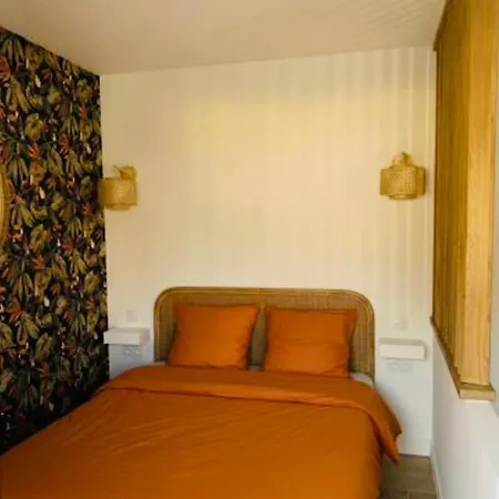New - Golden Square - Large One-bedroom - Air-conditioning - Parking Apartment *