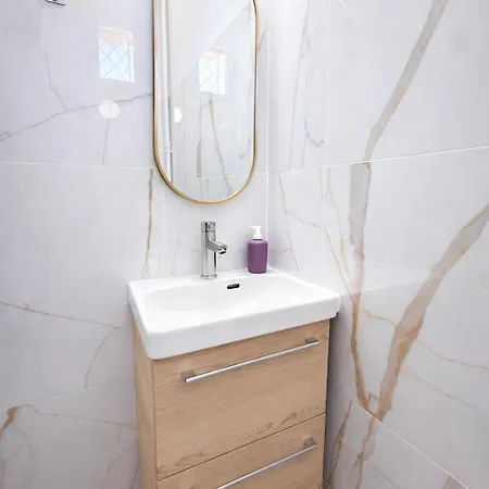 Appartement Rénové 3 Chambres, 8 Pers, à 50 M