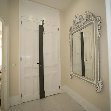 Stylish 1-bedroom Minutes From Beach&promenade Appartement