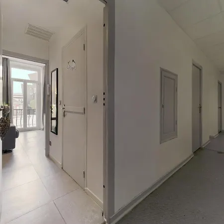 Center - Charming - 2 Mn Station Train Apartment