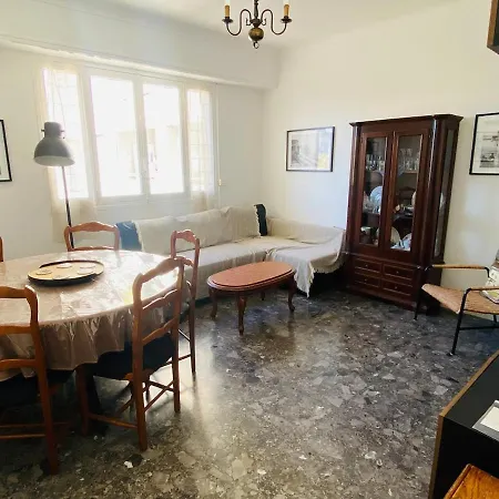 Center 2 Bedrooms Balcony Air Conditioning * Nice