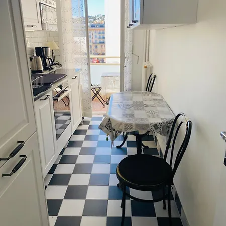 Apartment Center 2 Bedrooms Balcony Air Conditioning