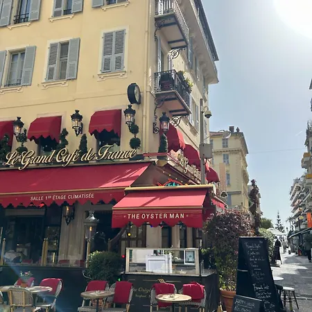 Beachside Chic - Carré D'or - Nice