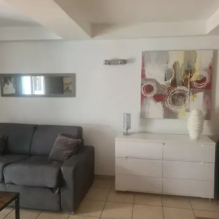 Massena Avec Belle Terrasse Apartment *