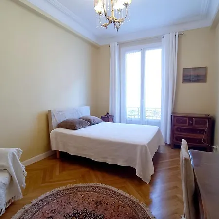 Large Bright In The Heart Of Apartment