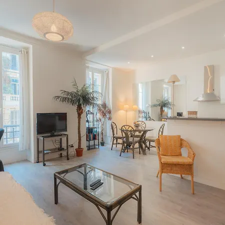 Superbe 3 Pieces Centre-ville Climatise Apartment Nice