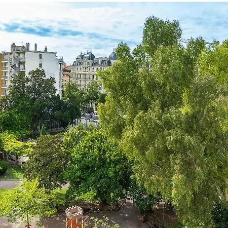 Apartment Center 2 Bedrooms Balcony Air Conditioning Nice