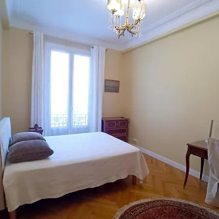 Large Bright In The Heart Of Apartment
