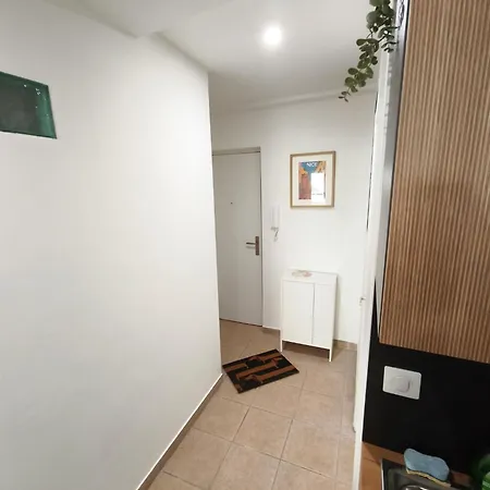Cozy 50 M2 - Balcony & Air Conditioning! Heart Of Old Apartment