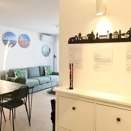 Time - Chic With Sunny Terrace, Port Apartment