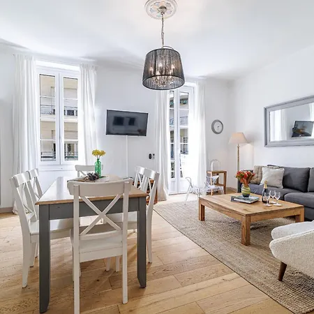 Wide & 3 Bdr - Ac & Balcony Apartment *