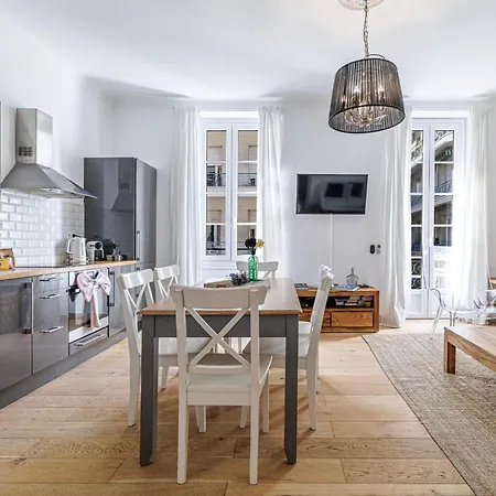 Wide & 3 Bdr - Ac & Balcony Apartment