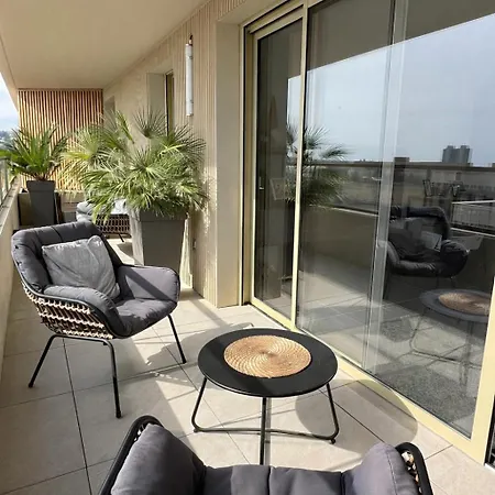 Luxury With Balcony & Rooftop Apartment Nice