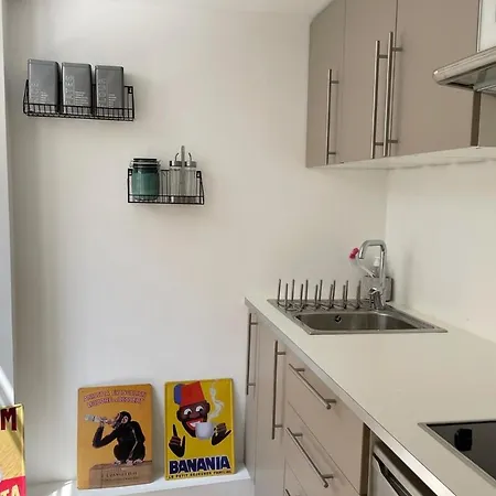 Bright Modern Studio, Port, Walk To Tram And Beach! Appartement *