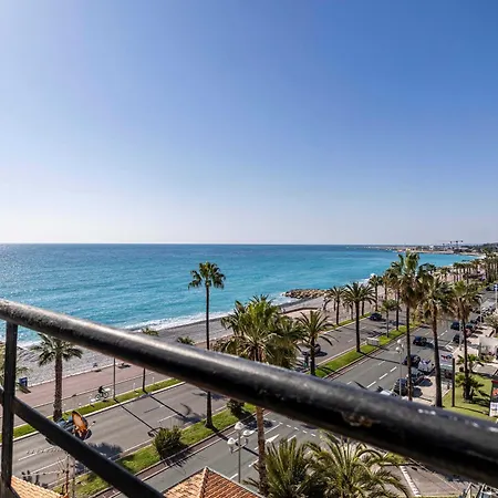 Fair-conditioned Seafront - * Nice