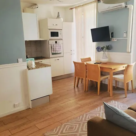 Carras Plein De Charme Climatisé à 3 Min De La Plage,1min Tram Appartement Nice