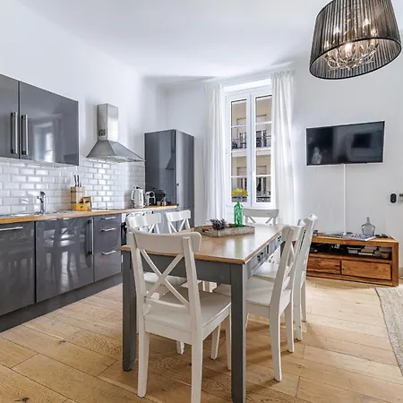 Apartment Wide & 3 Bdr - Ac & Balcony Nice