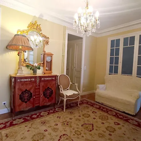 Large Bright In The Heart Of Apartment