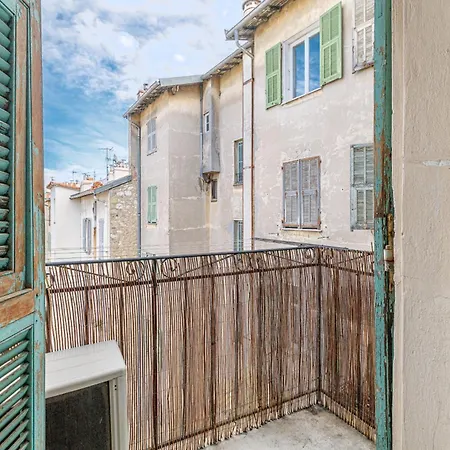 Apartment Large 2 Bdr Center Close To Train Station