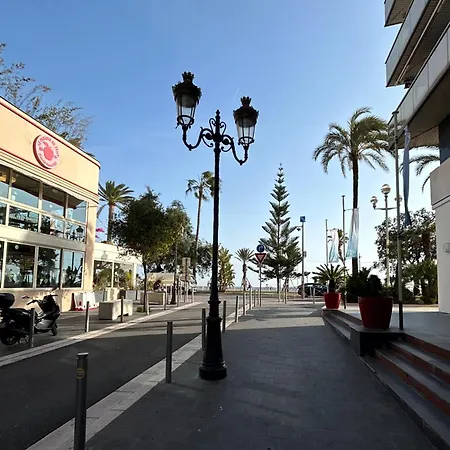 Beachside Chic - Carré D'or - Appartement