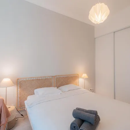 Superbe 3 Pieces Centre-ville Climatise *