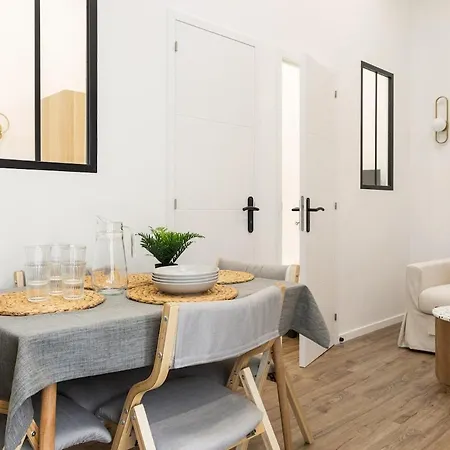 Apartment Wehost D2 - Smart & Chic Loft, 3 Mins To Beaches *