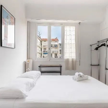 Center 2 Bedrooms Balcony Air Conditioning Apartment Nice