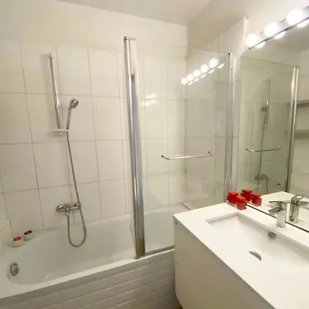 Panoramic Sea View - Terrace - Air Conditioning - 2 Bedrooms - Wifi - Kitchen - Tram Appartement Nice