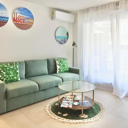 Time - Chic With Sunny Terrace, Port Apartment *
