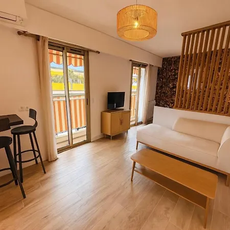 New - Golden Square - Large One-bedroom - Air-conditioning - Parking Apartment Nice