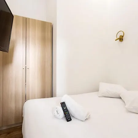 Wehost D4 - La Chic Cour 2 People Near Sea Appartement *