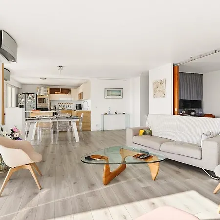 Apartment 3br Flat With Sea View Balcony - Pool & Parking *