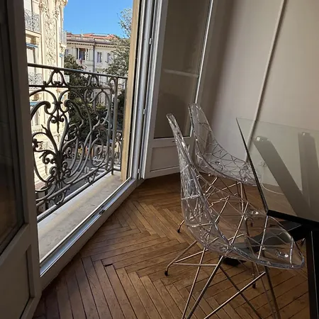 Palais Catherina 3 Pièces Et Commerces Rivoli