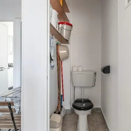 Center 2 Bedrooms Balcony Air Conditioning Apartment