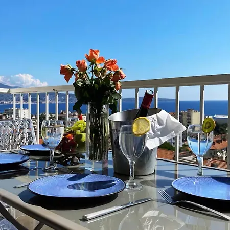 Panoramic Sea View - Terrace - Air Conditioning - 2 Bedrooms - Wifi - Kitchen - Tram Apartment