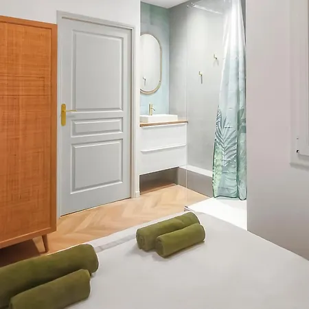 Le Cocon De Nice T2 Une Chambre A Coucher Salon Avec Cuisine Equiper Plage Terrasse Apartment