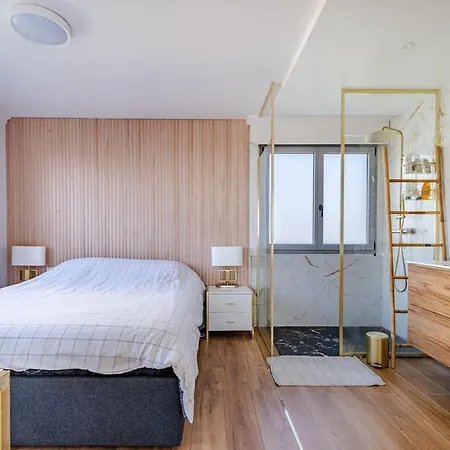 Sea View And Premium Comfort With Ac And Wifi