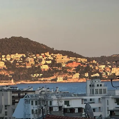 Avec Vue Sur à 5 Minutes De La *