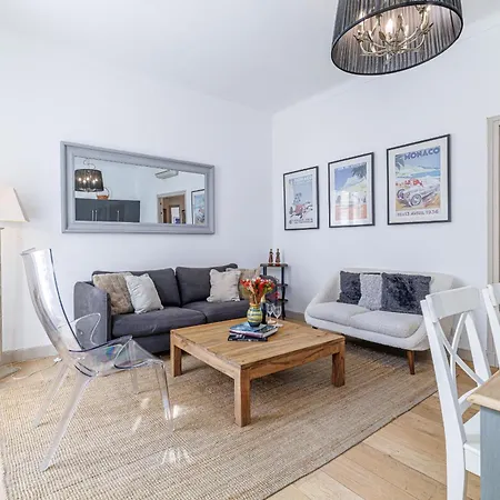 Wide & 3 Bdr - Ac & Balcony Apartment