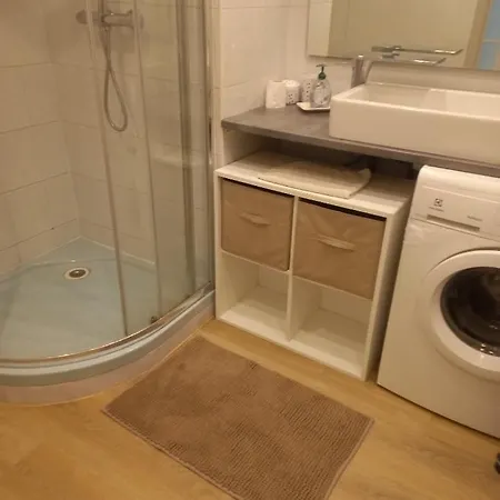 Appartement Bel Spacieux Avec Joli Balcon Arboré, Calme, Bien Situé, Centre *