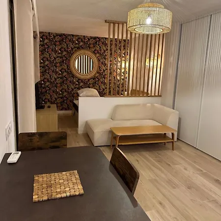 Apartment New - Golden Square - Large One-bedroom - Air-conditioning - Parking